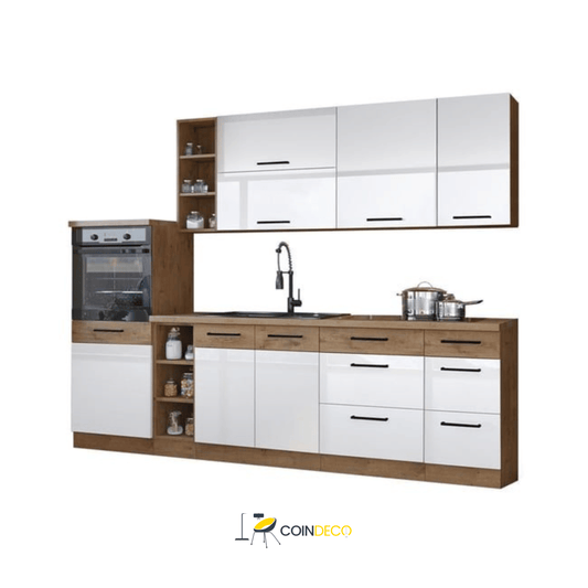 مطبخ عصري متكامل بتصميم خشبي وأبواب لامعة